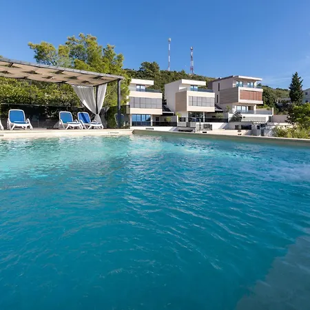 Adria View Exklusive Am Mit Pool Und Bbq Fuer 8 Personen * 科马尔纳