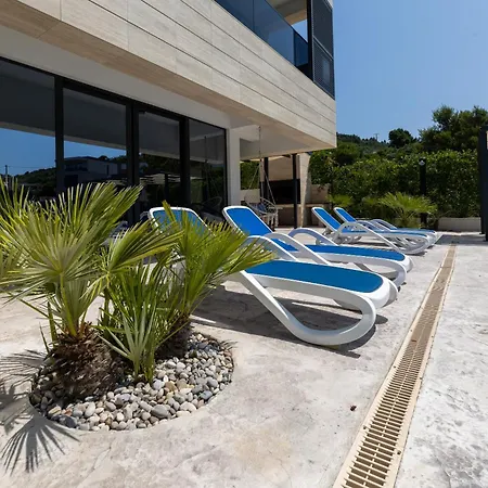 ヴィラ Ferienhaus Fuer 8 Personen Mit Pool Und Meerblick コマルナ