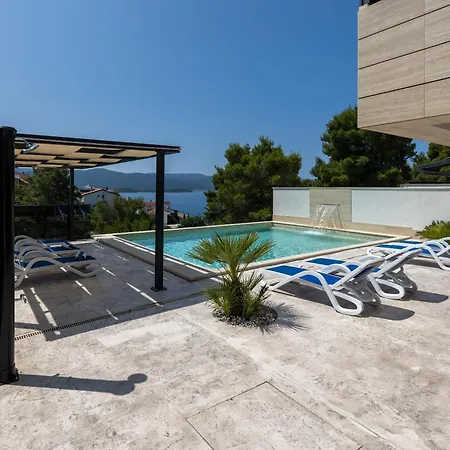 Ferienhaus Fuer 8 Personen Mit Pool Und Meerblick