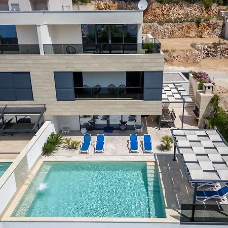 Adria View Exklusive Am Mit Pool Und Bbq Fuer 8 Personen * 科马尔纳