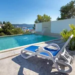 Adria View Exklusive Am Mit Pool Und Bbq Fuer 8 Personen וילה קומרנה