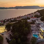 Adria View Exklusive Am Mit Pool Und Bbq Fuer 8 Personen * Komarna