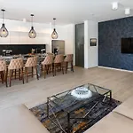 Adria View Exklusive Am Mit Pool Und Bbq Fuer 8 Personen Komarna