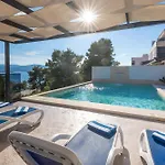 Adria View Exklusive Am Mit Pool Und Bbq Fuer 8 Personen