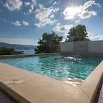 Villa Adria View Exklusive Am Mit Pool Und Bbq Fuer 8 Personen Komarna
