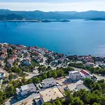 Villa Adria View Exklusive Am Mit Pool Und Bbq Fuer 8 Personen Komarna
