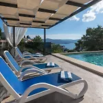 Adria View Exklusive Am Mit Pool Und Bbq Fuer 8 Personen *