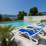 Adria View Exklusive Am Mit Pool Und Bbq Fuer 8 Personen Villa *