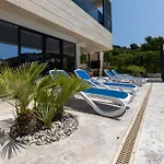 Villa Adria View Exklusive Am Mit Pool Und Bbq Fuer 8 Personen Komarna