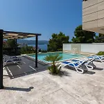 Adria View Exklusive Am Mit Pool Und Bbq Fuer 8 Personen