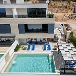 Adria View Exklusive Am Mit Pool Und Bbq Fuer 8 Personen * Komarna