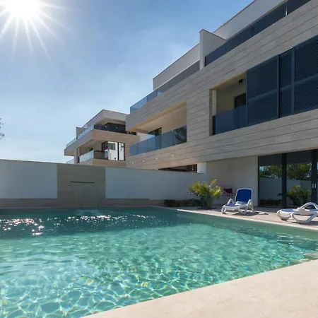 Villa Adria View Exklusive Villa am Meer mit Pool und BBQ für 8 Personen *