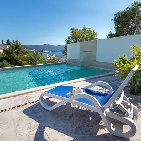 Adria View Exklusive Am Mit Pool Und Bbq Fuer 8 Personen Willa Komarna