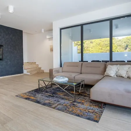Villa Fuer 8 Personen Mit Pool Und Meerblick