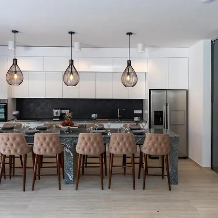 Adria View Exklusive Am Mit Pool Und Bbq Fuer 8 Personen Willa