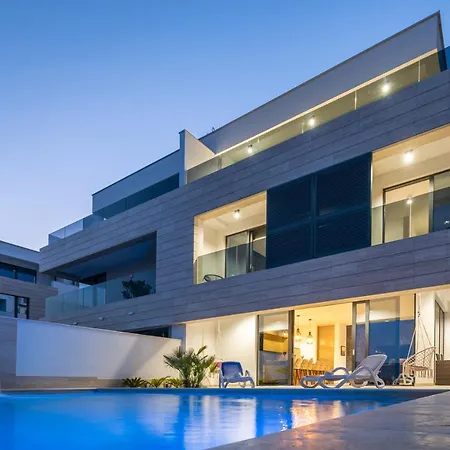 Adria View Exklusive Am Mit Pool Und Bbq Fuer 8 Personen * Komarna