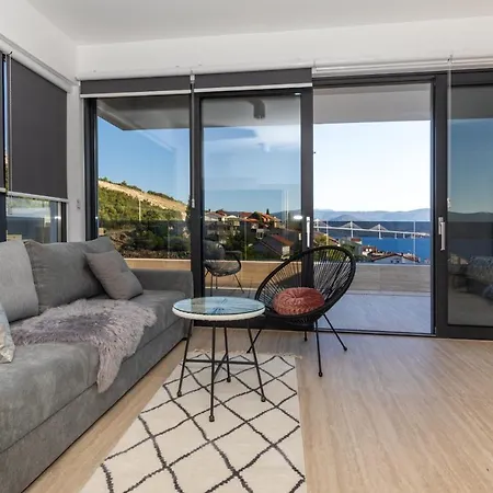 Ferienhaus Fuer 8 Personen Mit Pool Und Meerblick Vila