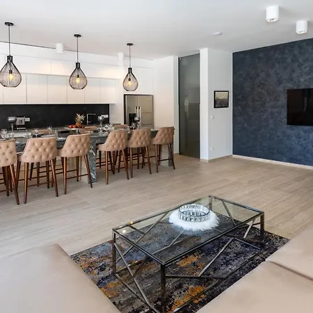 Adria View Exklusive Am Mit Pool Und Bbq Fuer 8 Personen Komarna