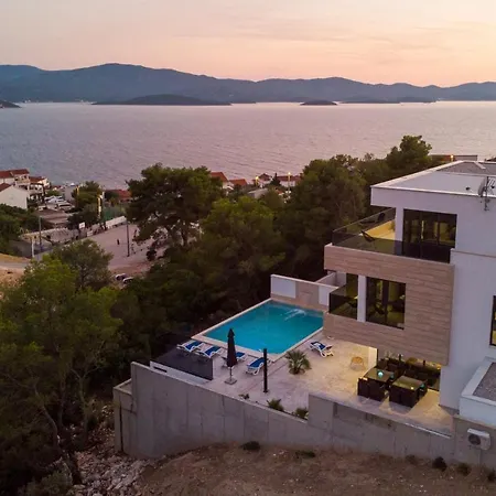 Villa Fuer 8 Personen Mit Pool Und Meerblick