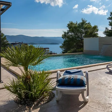 Ferienhaus Fuer 8 Personen Mit Pool Und Meerblick * Komarna