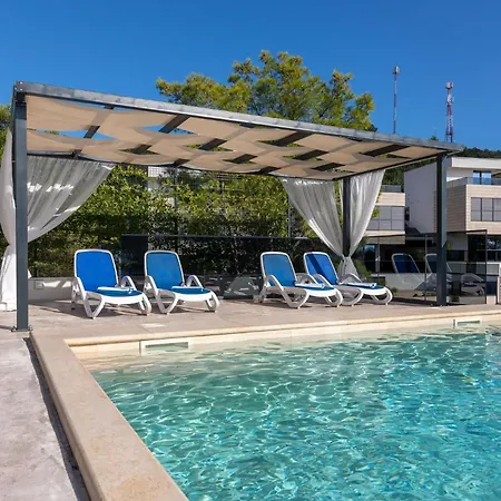 Adria View Exklusive Am Mit Pool Und Bbq Fuer 8 Personen Willa