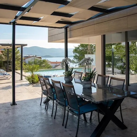 Villa Ferienhaus Fuer 8 Personen Mit Pool Und Meerblick
