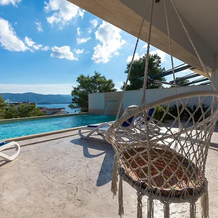 Adria View Exklusive Am Mit Pool Und Bbq Fuer 8 Personen Willa Komarna