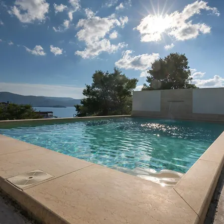 Willa Adria View Exklusive Am Mit Pool Und Bbq Fuer 8 Personen Komarna