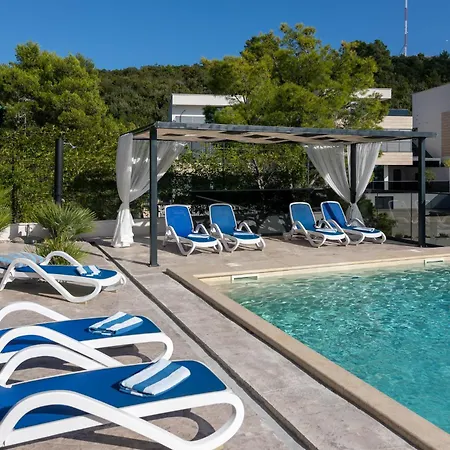 Ferienhaus Fuer 8 Personen Mit Pool Und Meerblick *