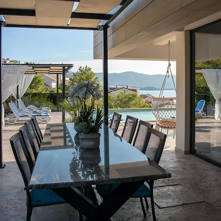 Ferienhaus Fuer 8 Personen Mit Pool Und Meerblick *