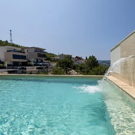 Villa Ferienhaus Fuer 8 Personen Mit Pool Und Meerblick