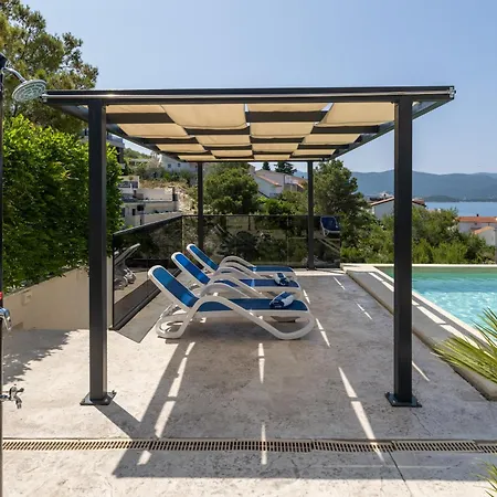Βίλα Ferienhaus Fuer 8 Personen Mit Pool Und Meerblick *