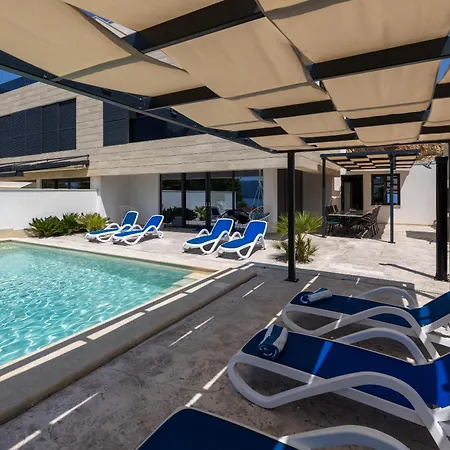 Ferienhaus Fuer 8 Personen Mit Pool Und Meerblick *