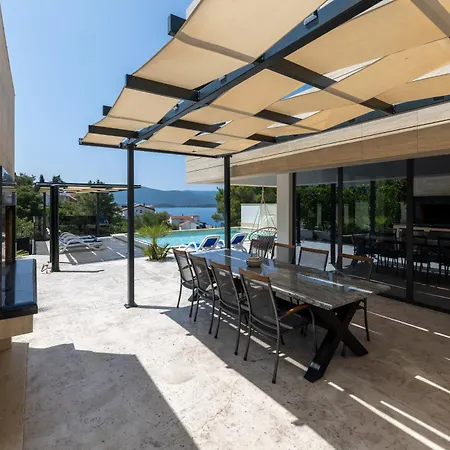 Ferienhaus Fuer 8 Personen Mit Pool Und Meerblick Villa Komarna