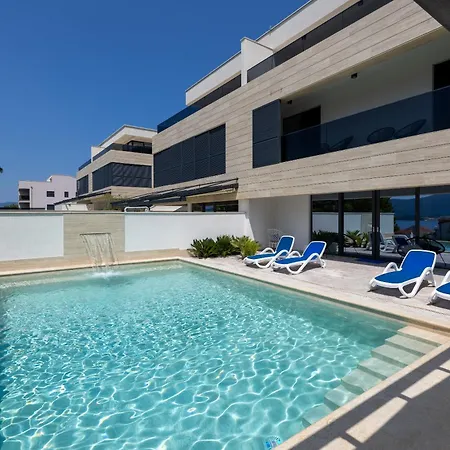 Adria View Exklusive Am Mit Pool Und Bbq Fuer 8 Personen * Komarna