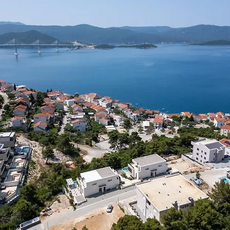 Adria View Exklusive Am Mit Pool Und Bbq Fuer 8 Personen