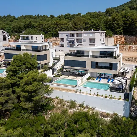 Ferienhaus Fuer 8 Personen Mit Pool Und Meerblick *