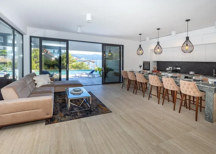 Willa Adria View Exklusive Am Mit Pool Und Bbq Fuer 8 Personen