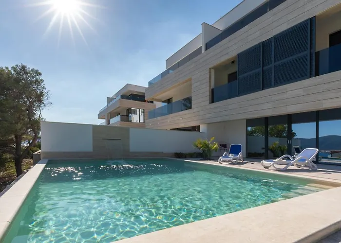 Adria View Exklusive Am Mit Pool Und Bbq Fuer 8 Personen *