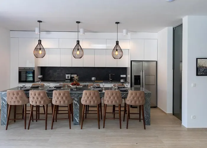 Adria View Exklusive Am Mit Pool Und Bbq Fuer 8 Personen Willa