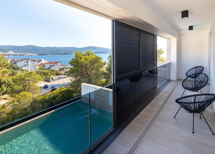 Adria View Exklusive Am Mit Pool Und Bbq Fuer 8 Personen