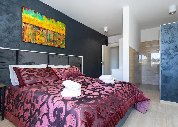 Adria View Exklusive Am Mit Pool Und Bbq Fuer 8 Personen וילה קומרנה