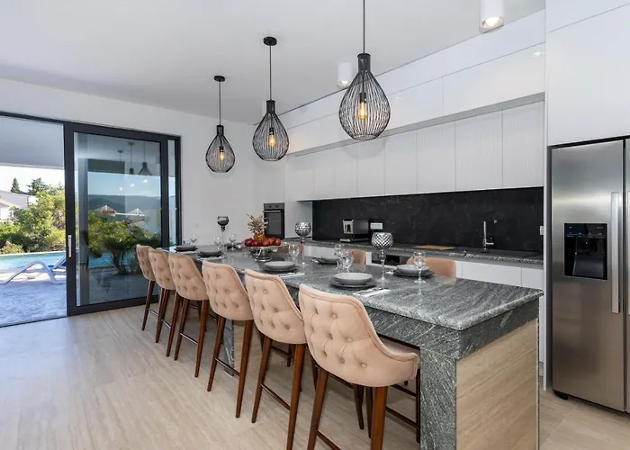 Adria View Exklusive Am Mit Pool Und Bbq Fuer 8 Personen * קומרנה