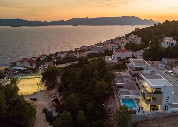 Adria View Exklusive Am Mit Pool Und Bbq Fuer 8 Personen * Komarna