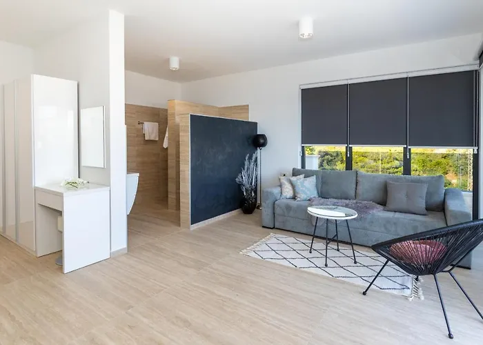 Adria View Exklusive Am Mit Pool Und Bbq Fuer 8 Personen וילה קומרנה