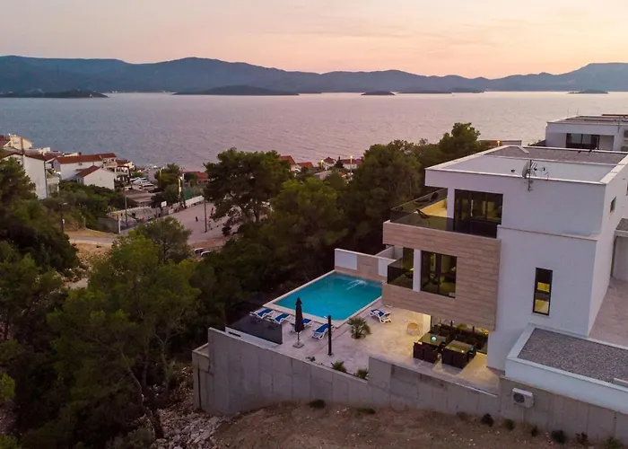 Villa Adria View Exklusive Am Mit Pool Und Bbq Fuer 8 Personen