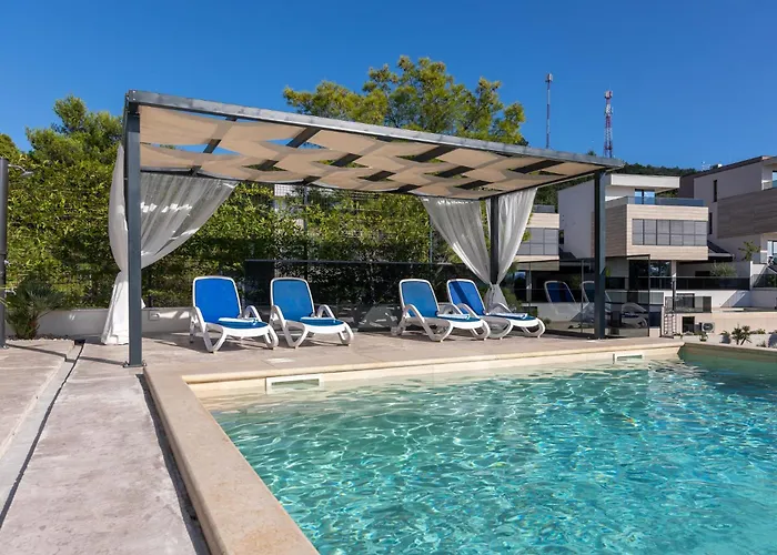 Adria View Exklusive Am Mit Pool Und Bbq Fuer 8 Personen Villa