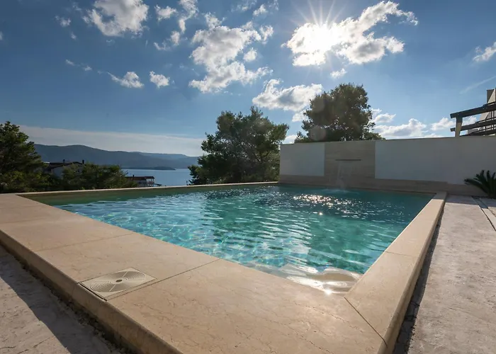 Villa Adria View Exklusive Am Mit Pool Und Bbq Fuer 8 Personen Komarna