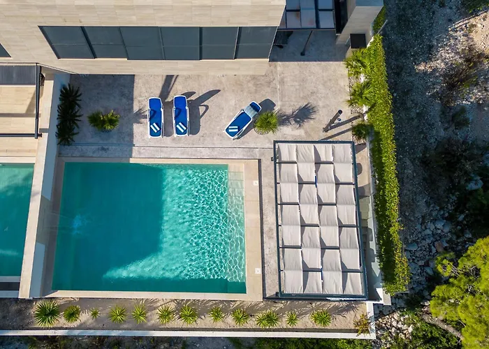 Adria View Exklusive Am Mit Pool Und Bbq Fuer 8 Personen