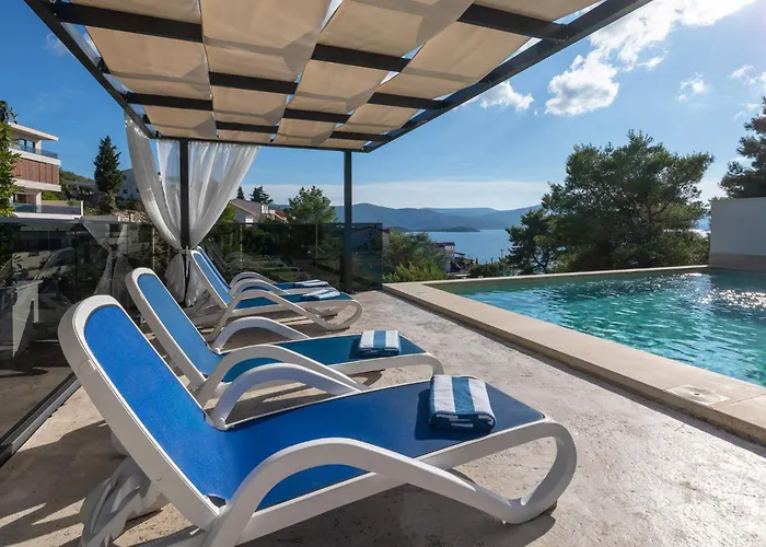 Adria View Exklusive Am Mit Pool Und Bbq Fuer 8 Personen *